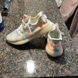 Men’s Yeezy Sneakers